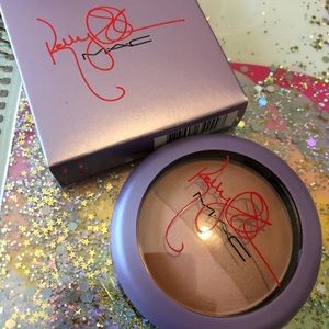 Mac Kelly Osbourne Mineralize Skinfinish